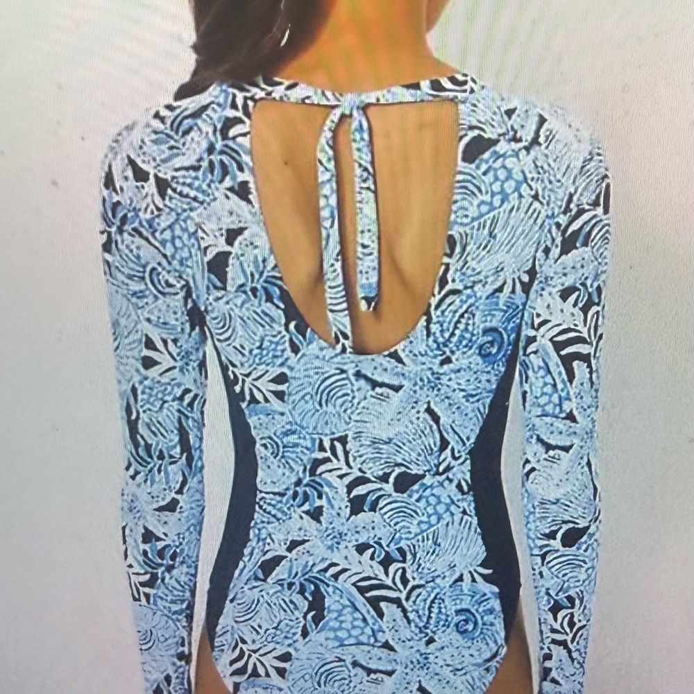 Lilly Pulitzer, NWTs Bonaire Blue upf 50 Wynton Rashguard Swimsuit 🩱 sz 6 - Picture 2 of 6